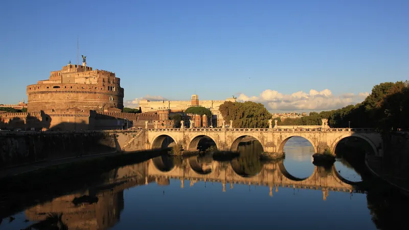 Castel Sant'Angelo e il Tevere, vicino a Prati